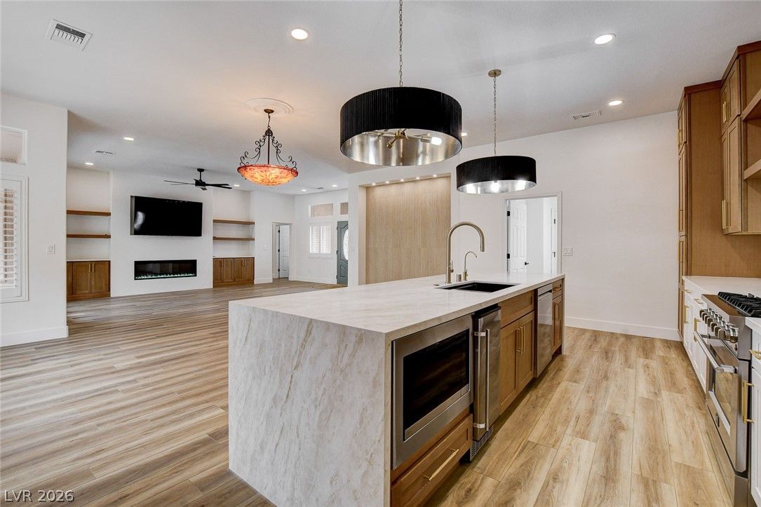 2621 Hanging Rock Drive — photo 2