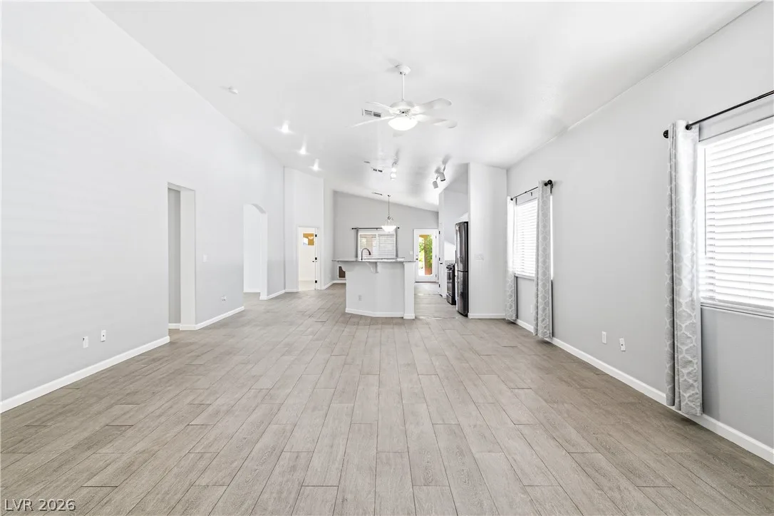 8111 Desert Cloud Avenue — photo 4