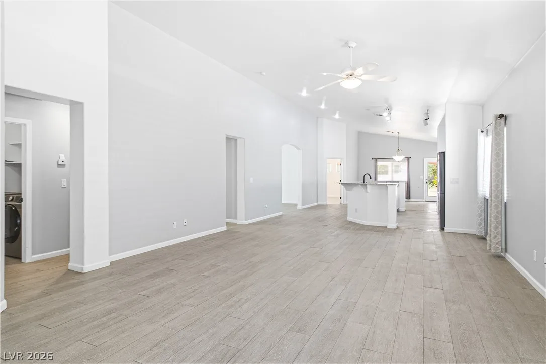 8111 Desert Cloud Avenue — photo 5