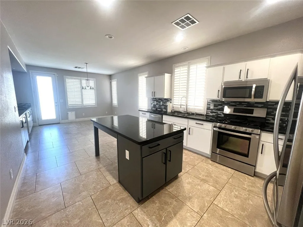5923 Poplar Tree Street — photo 4