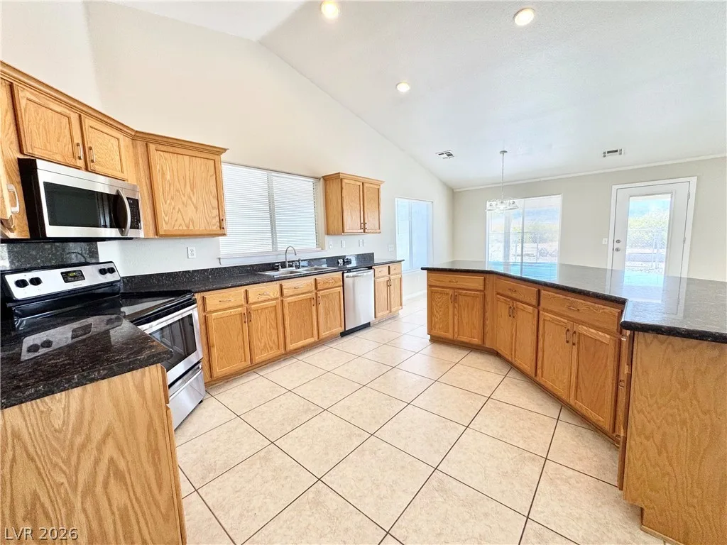 2281 South Zuni Avenue — photo 4