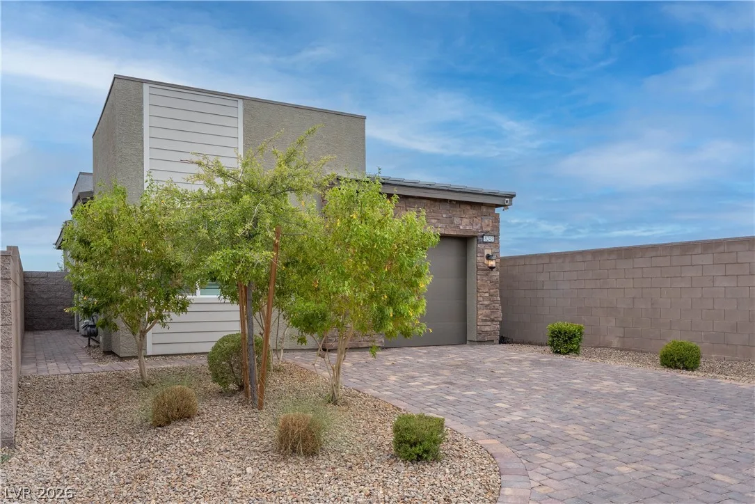 8243 Vino Merlot Avenue — photo 2