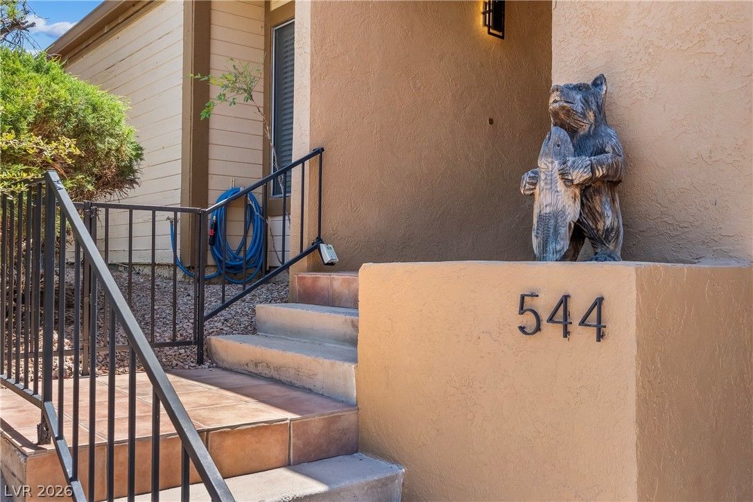 544 Greenbriar Place — photo 3