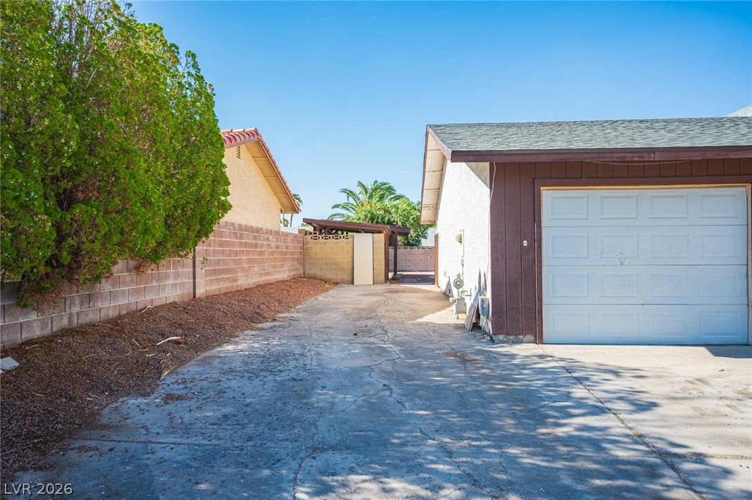 5142 Tahnee Drive — photo 3 of 32