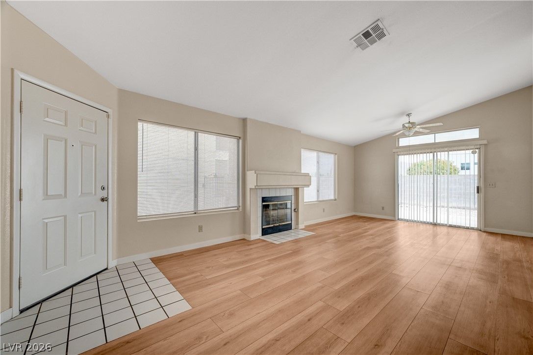 2092 Crowley Way — photo 2