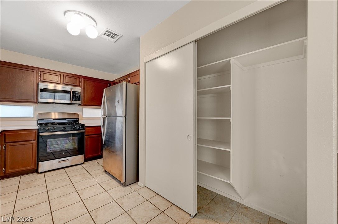 2092 Crowley Way — photo 3