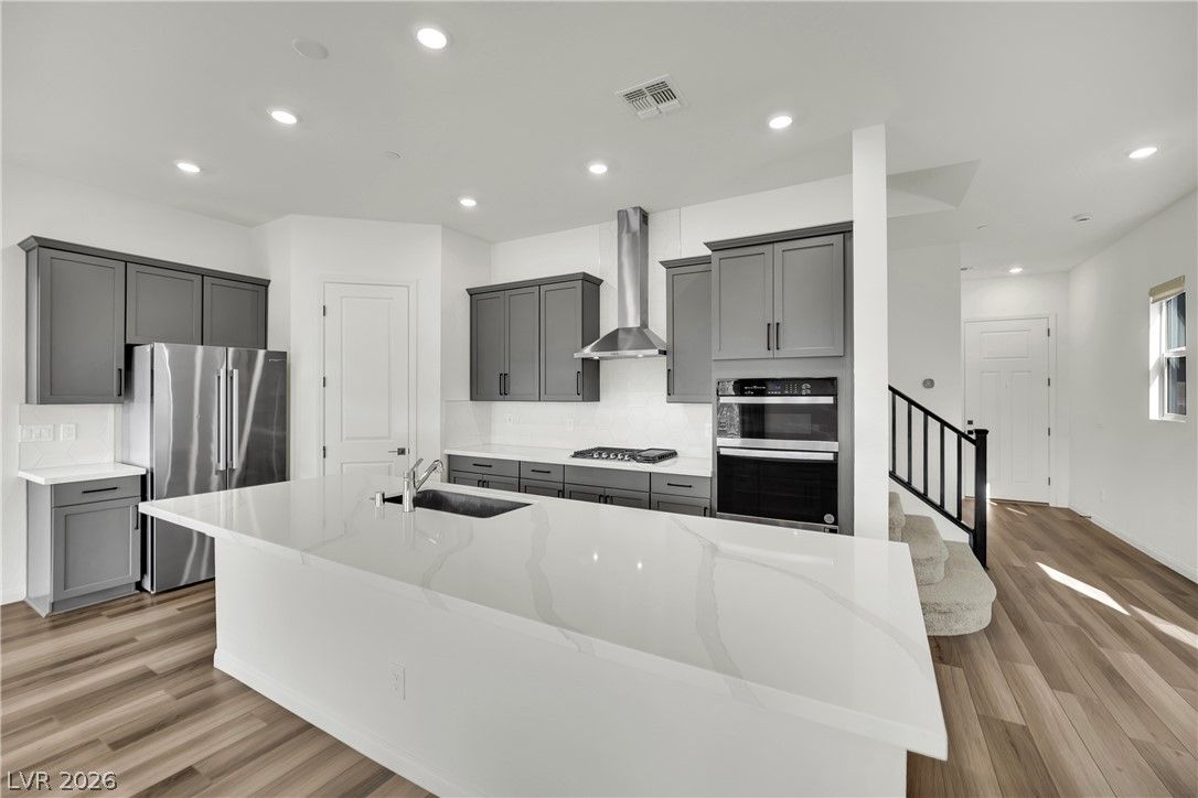 1532 Pacific Baza Street — photo 2