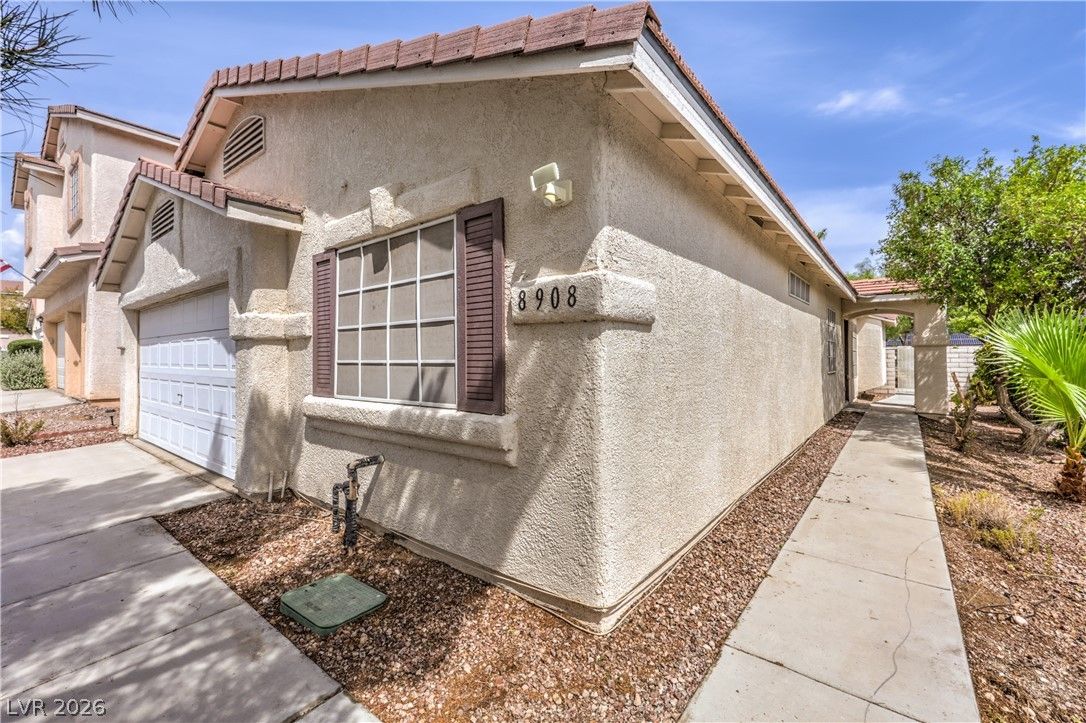 8908 Spinning Wheel Avenue — photo 4