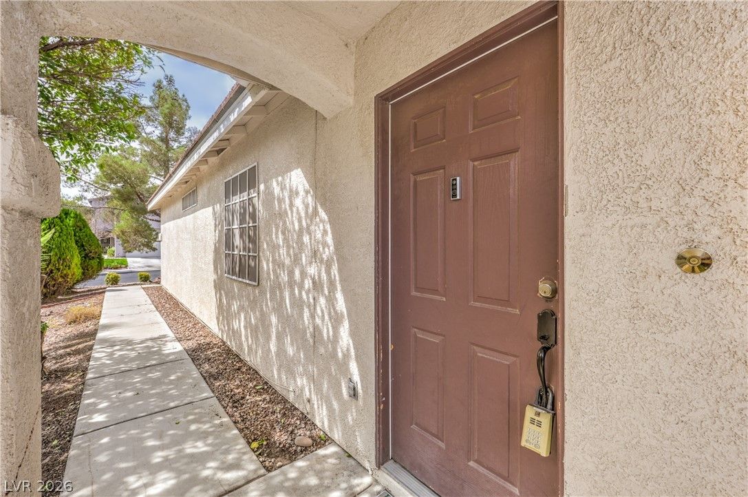 8908 Spinning Wheel Avenue — photo 5