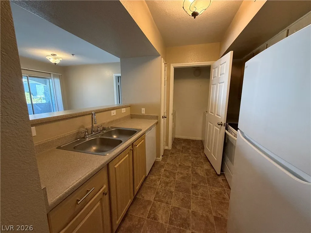 6955 North Durango Drive 3103 — photo 4