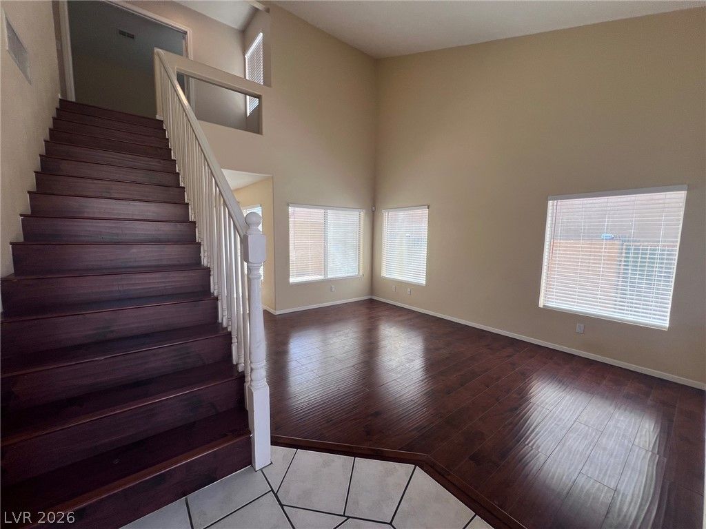 3440 MIDDLE VIEW Drive — photo 4