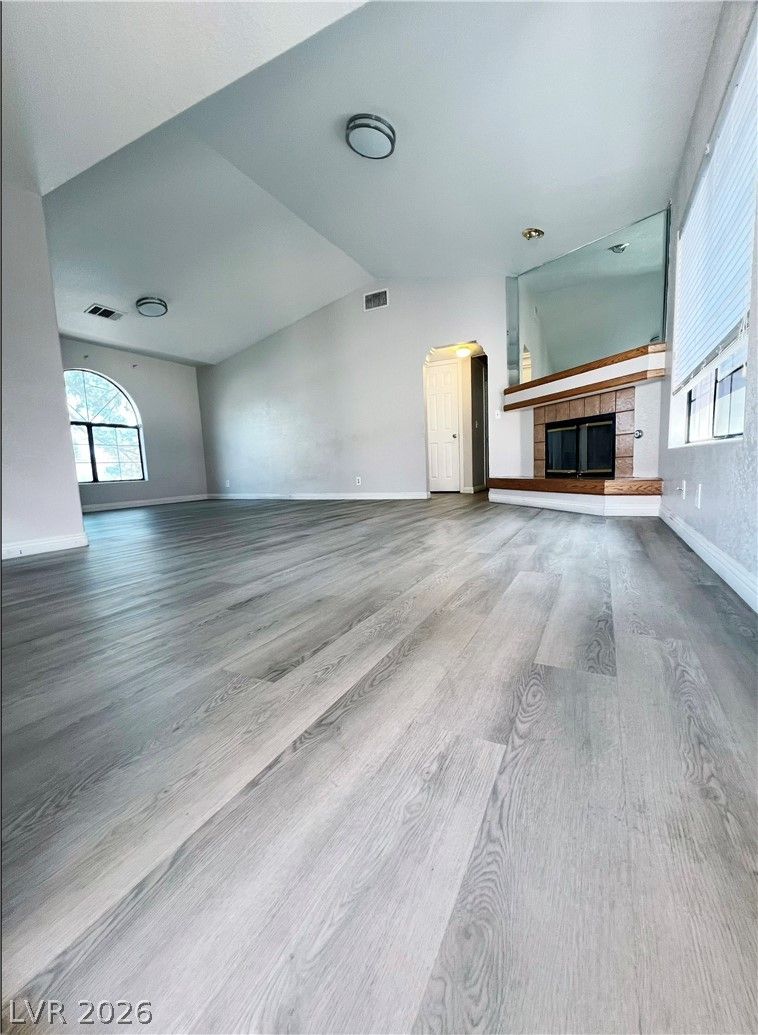 1405 Santa Margarita Street E — photo 2 of 11