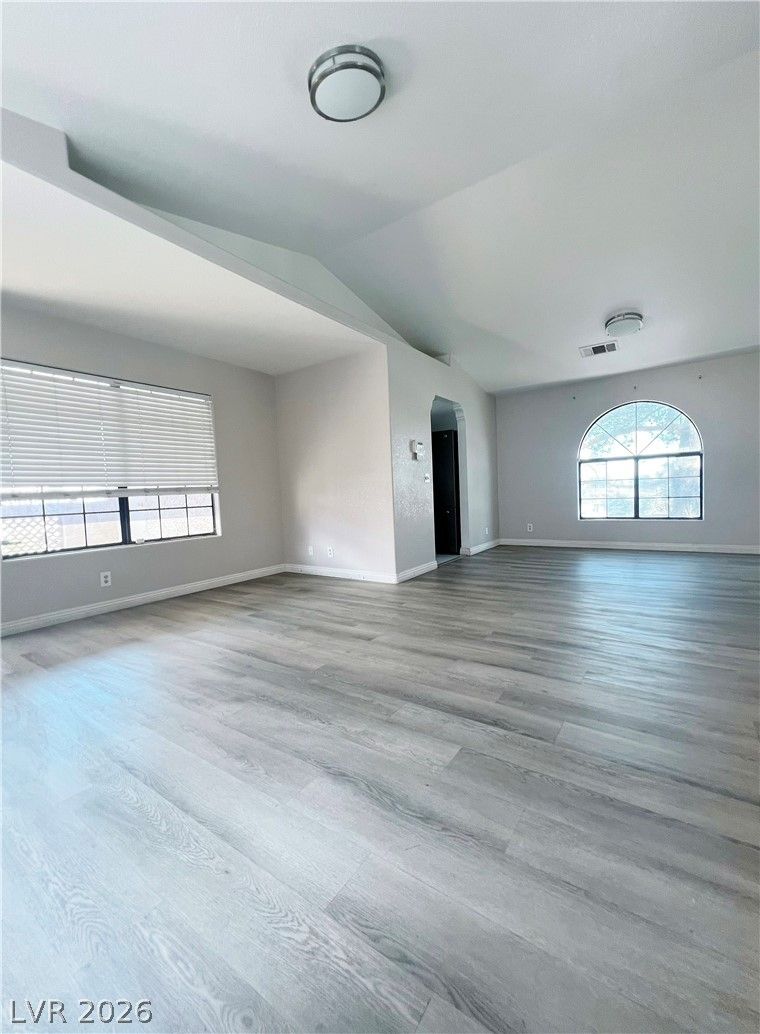 1405 Santa Margarita Street E — photo 3 of 11