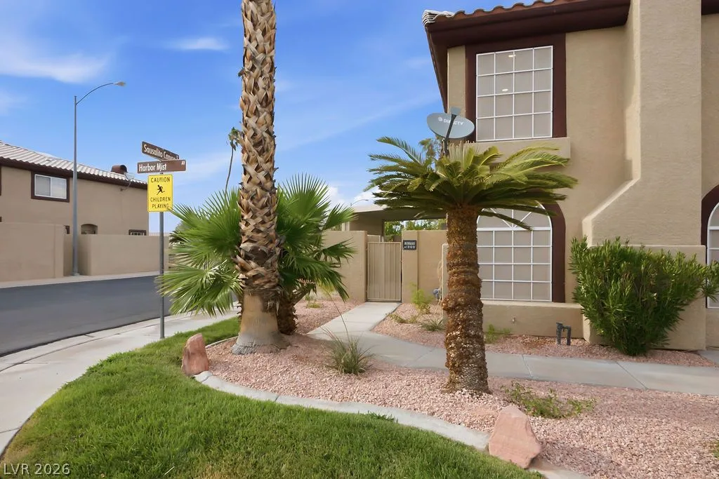 688 Harbor Mist Avenue — photo 2