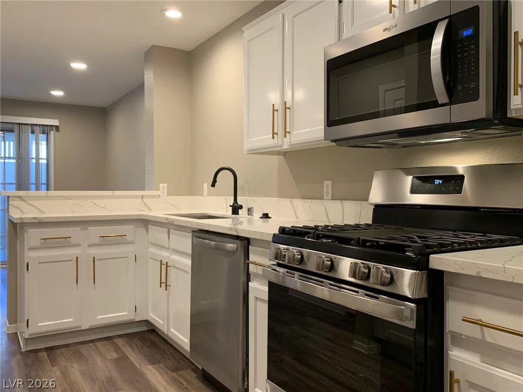 688 Harbor Mist Avenue — photo 3