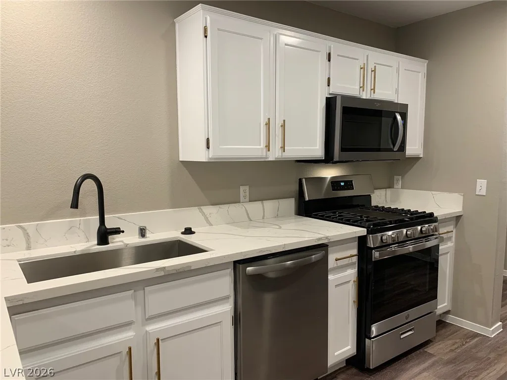 688 Harbor Mist Avenue — photo 4