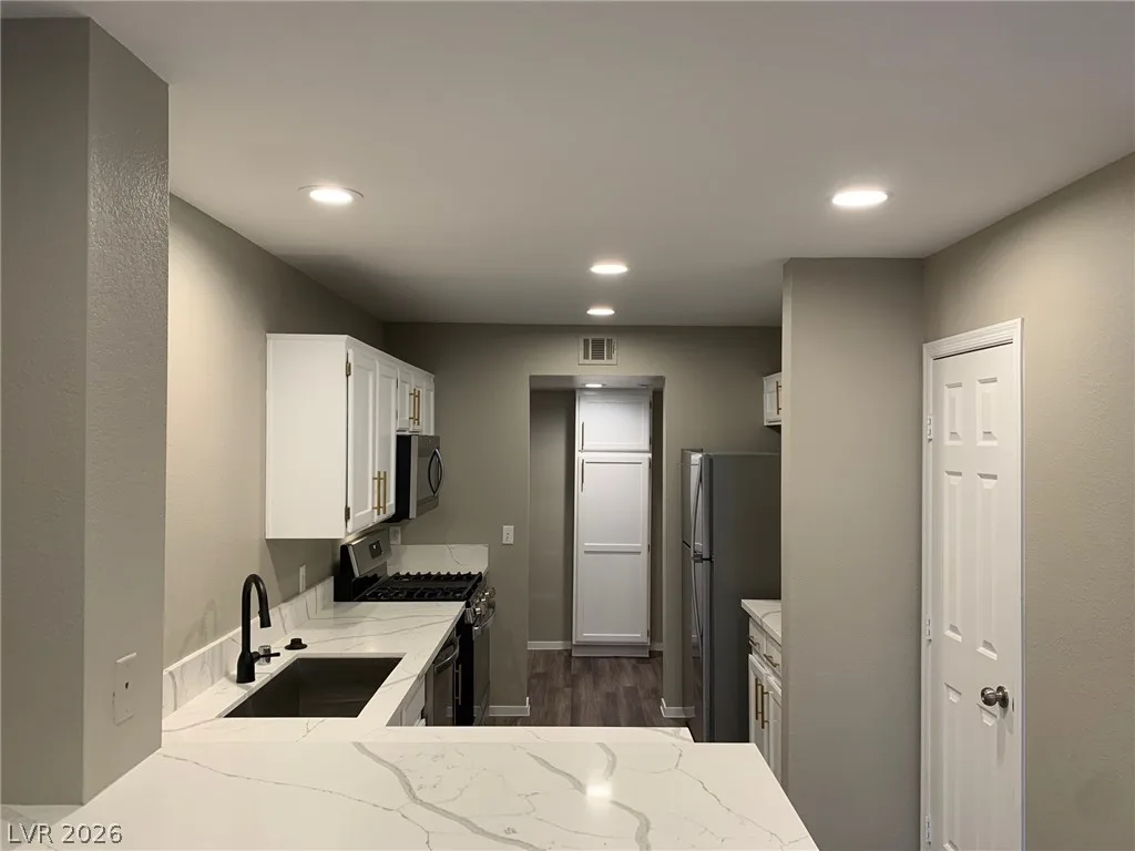 688 Harbor Mist Avenue — photo 5