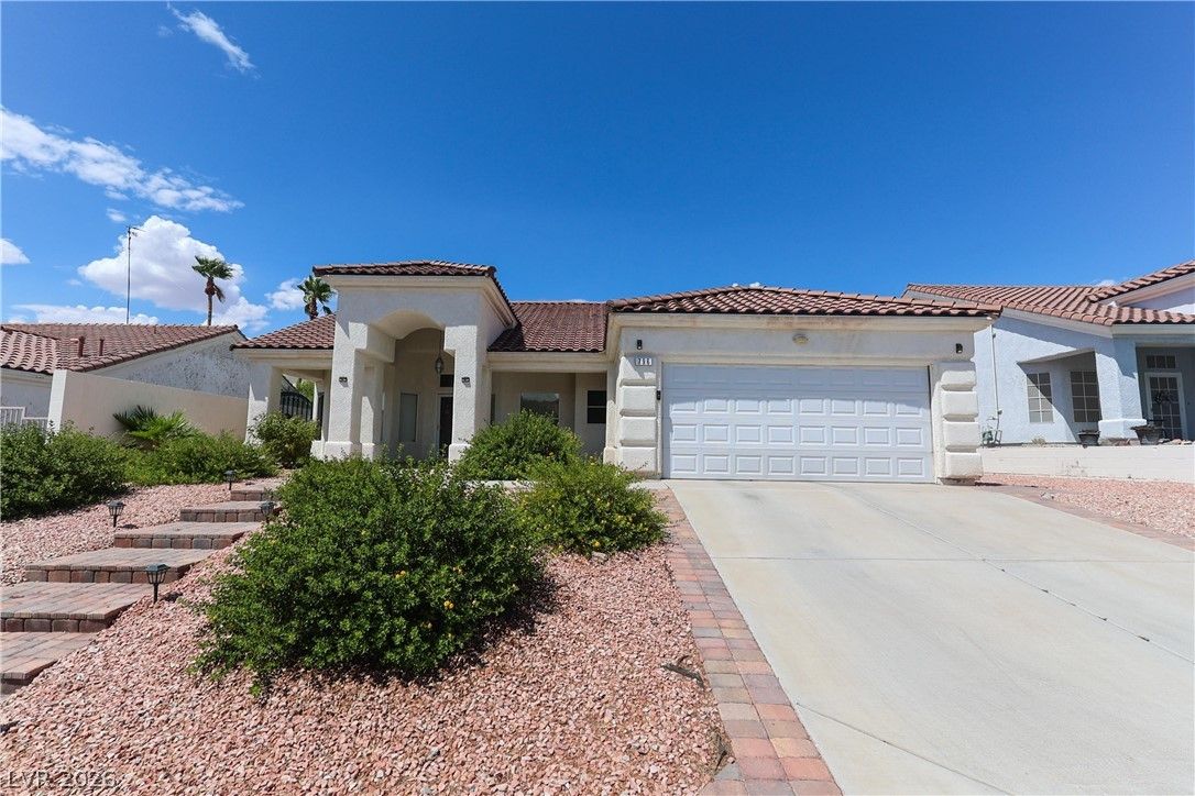 796 Capri Drive — photo 2