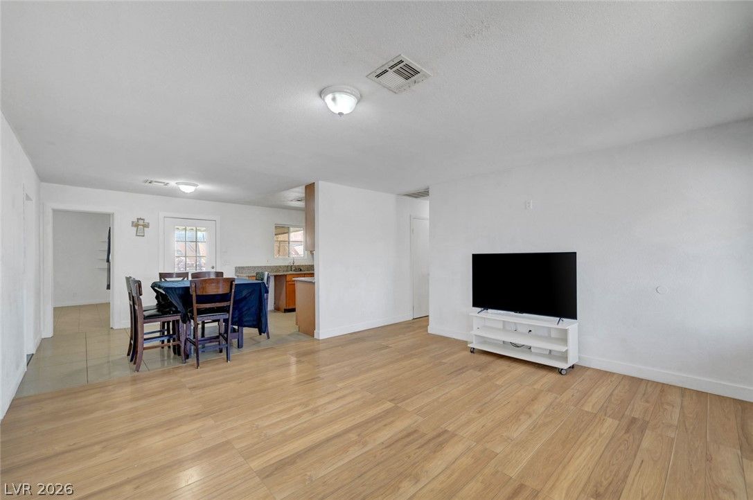 246 Meyers Avenue — photo 3 of 21