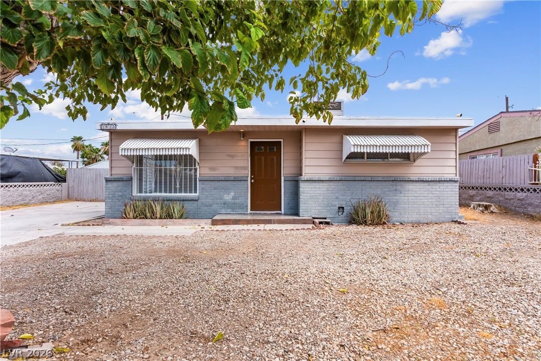 1615 Eastwood Drive — photo 2