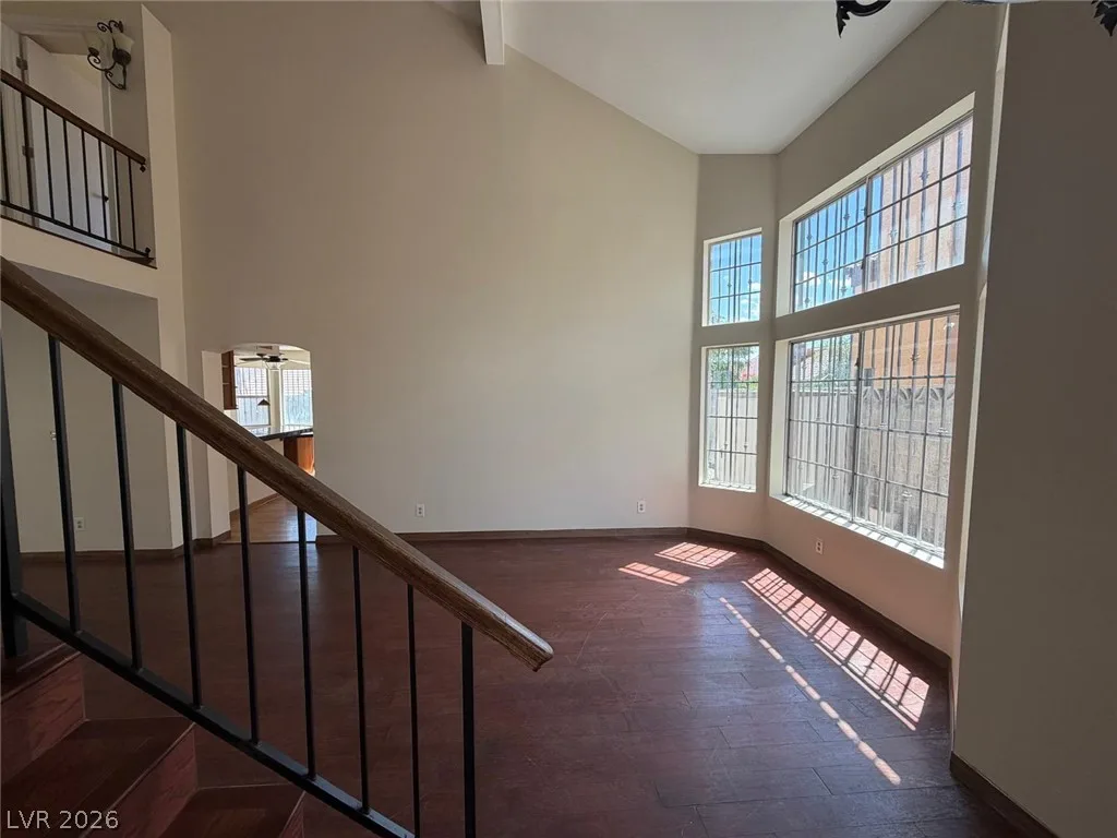921 Greystone Drive — photo 4