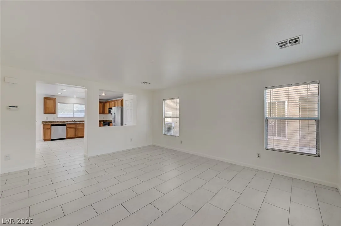 5672 Park City Avenue — photo 2