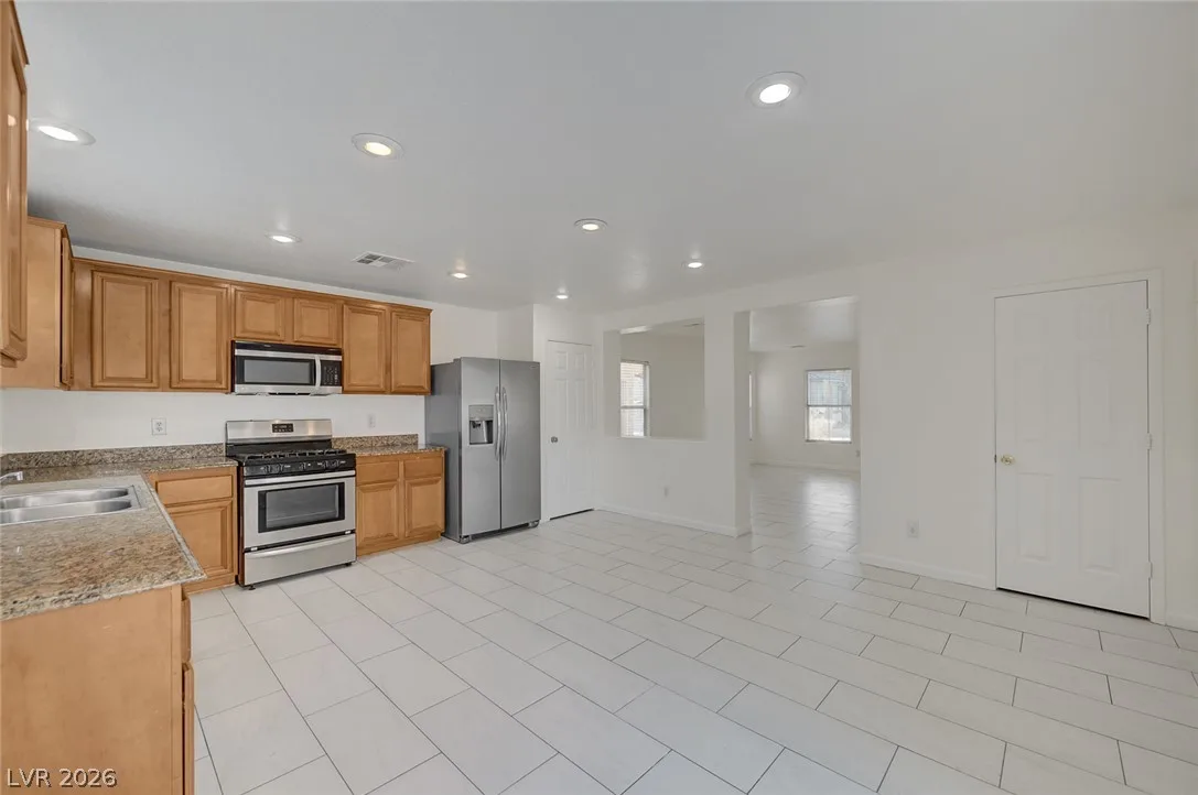 5672 Park City Avenue — photo 3
