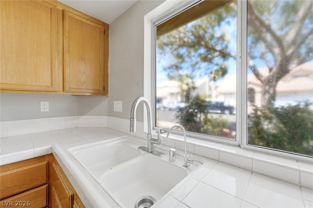 1725 Walingwood Drive — photo 5 of 36