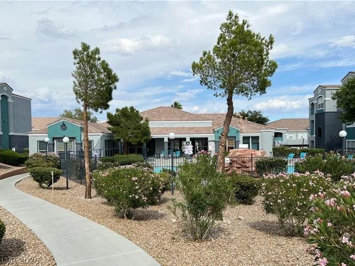 6955 North Durango Drive 2071 — photo 4