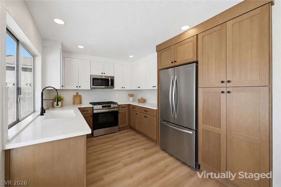 7275 Bridgeview Avenue — photo 3