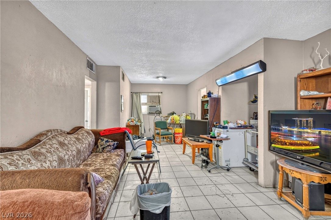 1715 Santa Paula Drive — photo 2