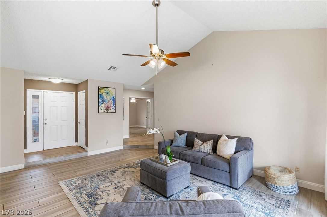 582 Cervantes Drive — photo 3