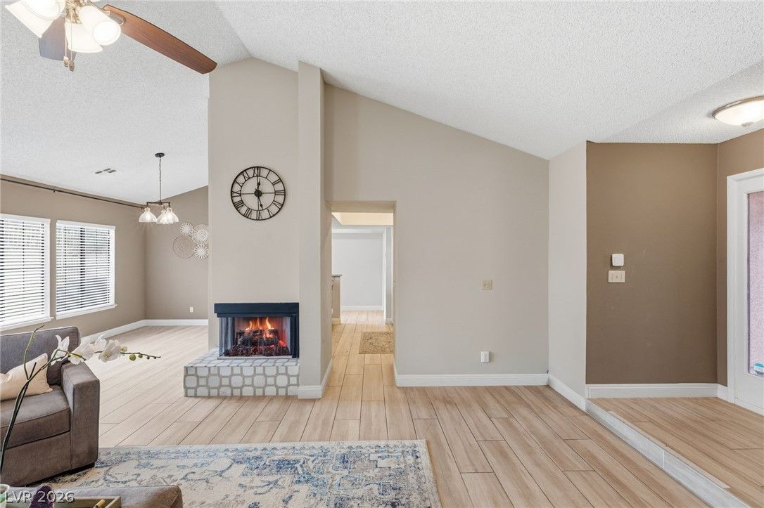 582 Cervantes Drive — photo 4