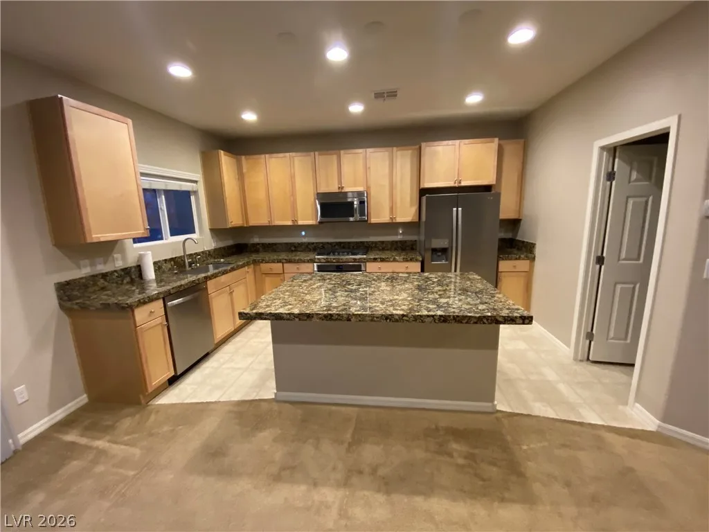8065 Ancient Oaks Avenue — photo 3