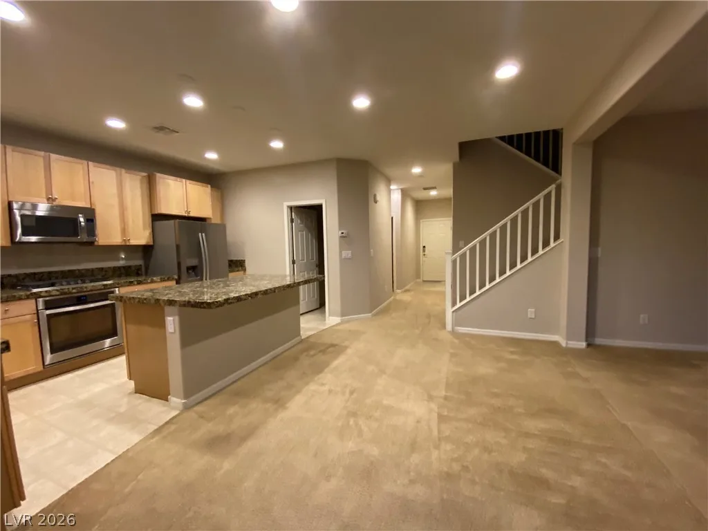 8065 Ancient Oaks Avenue — photo 4