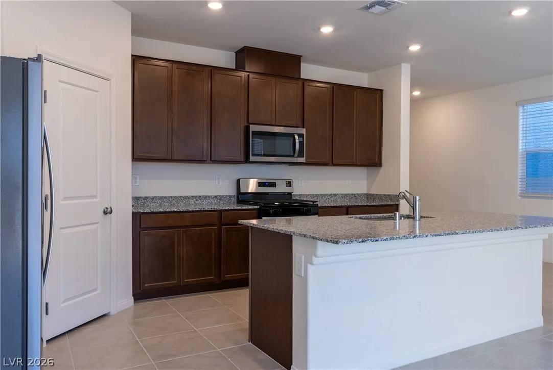4160 Scarlet Cob Avenue — photo 5