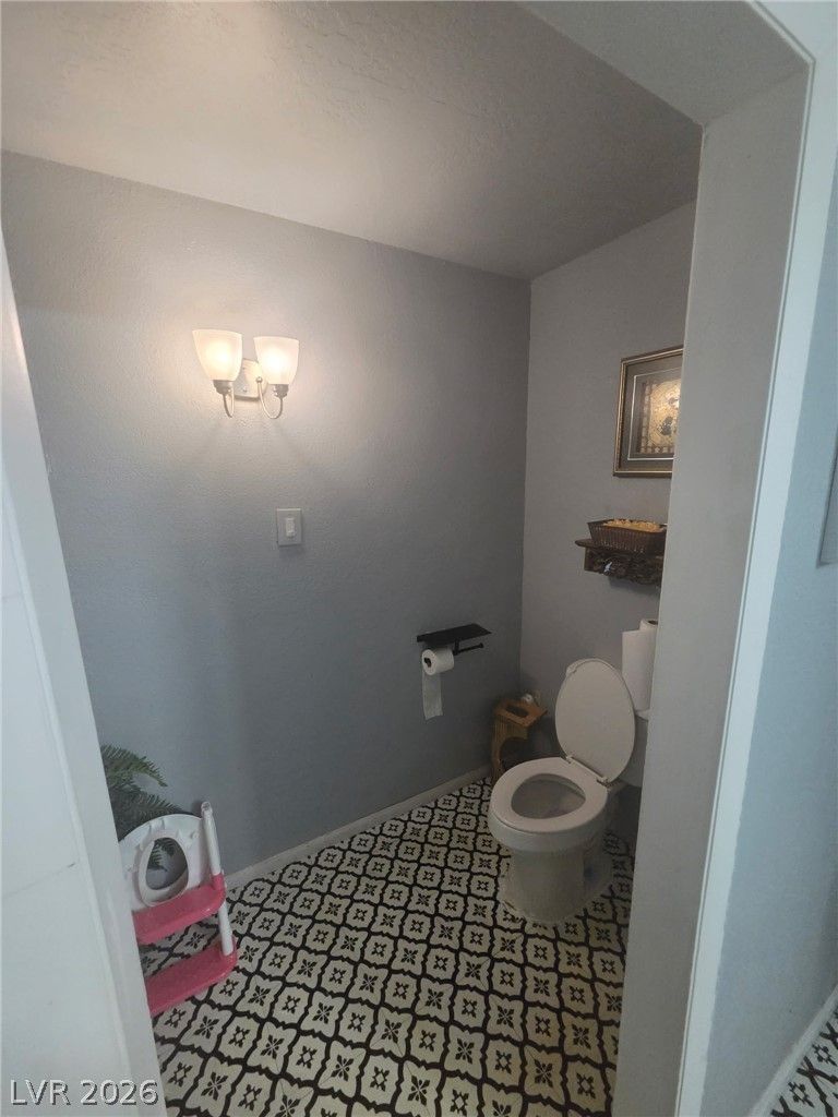 2036 Canterbury Drive — photo 4 of 29