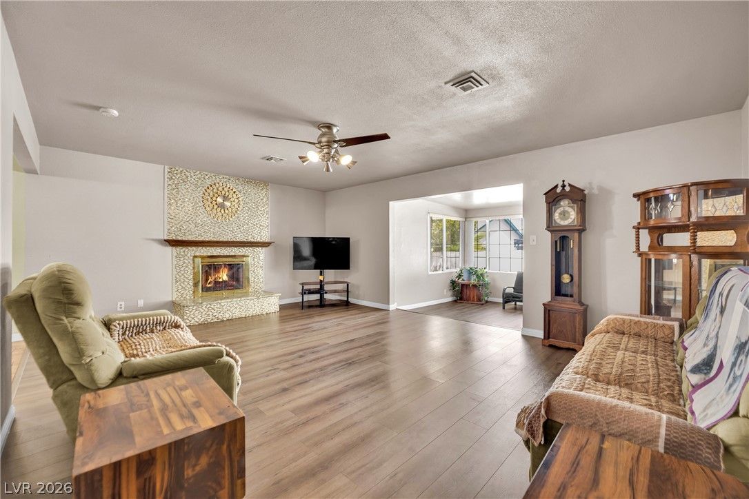 5412 Del Monte Avenue — photo 5 of 34