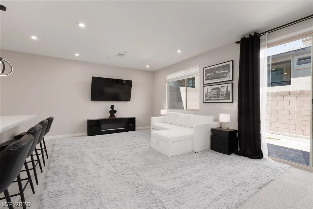 11934 Vector Ray Avenue — photo 3