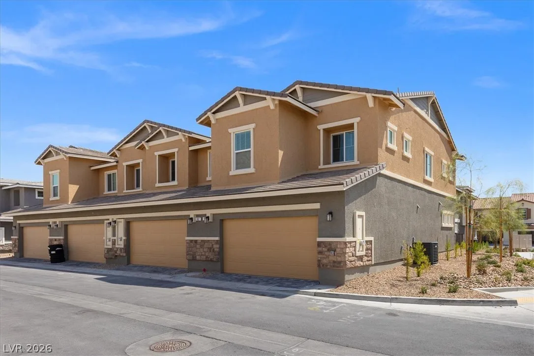 900 Rosy Starling Street — photo 2