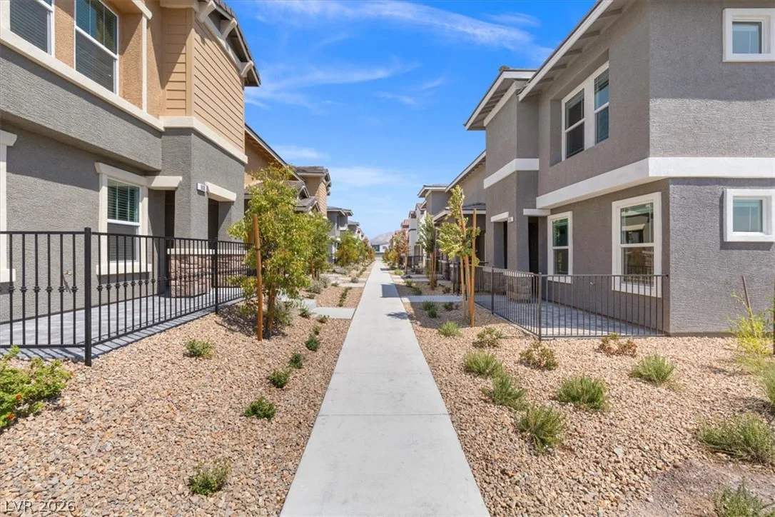 900 Rosy Starling Street — photo 3