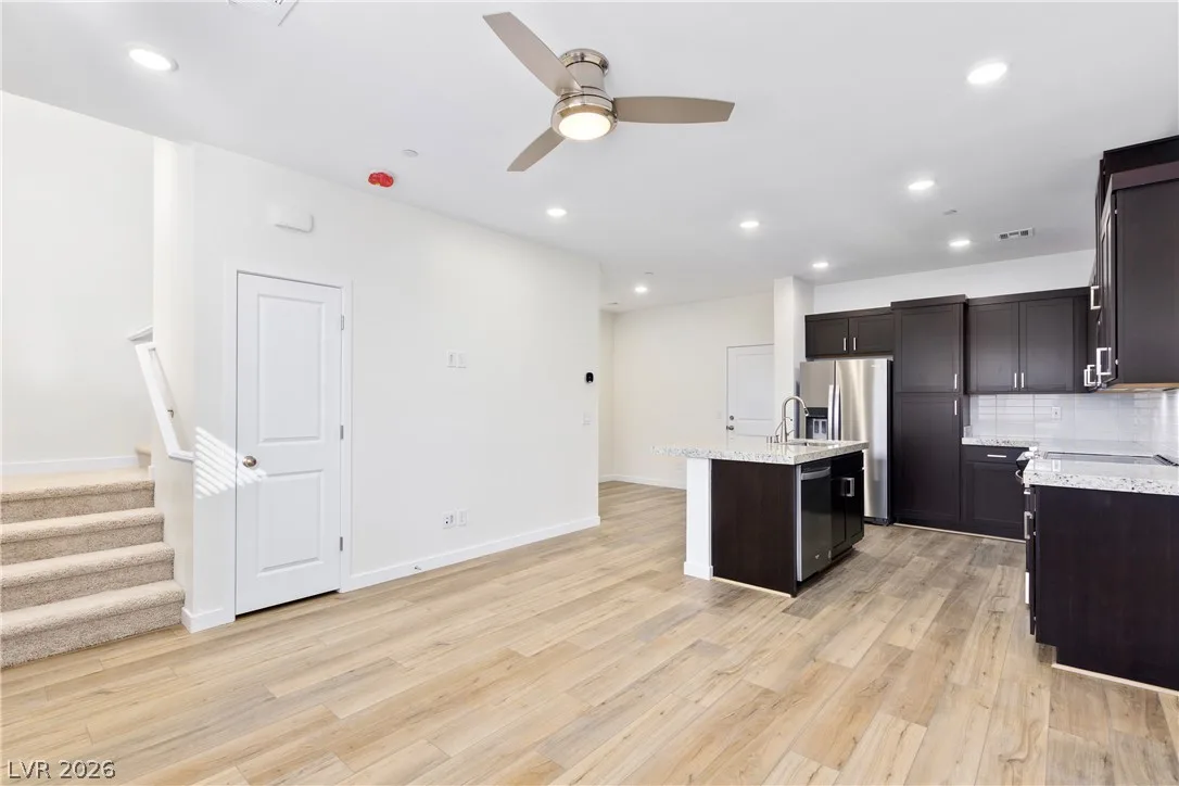 212 Freeport View Place — photo 4