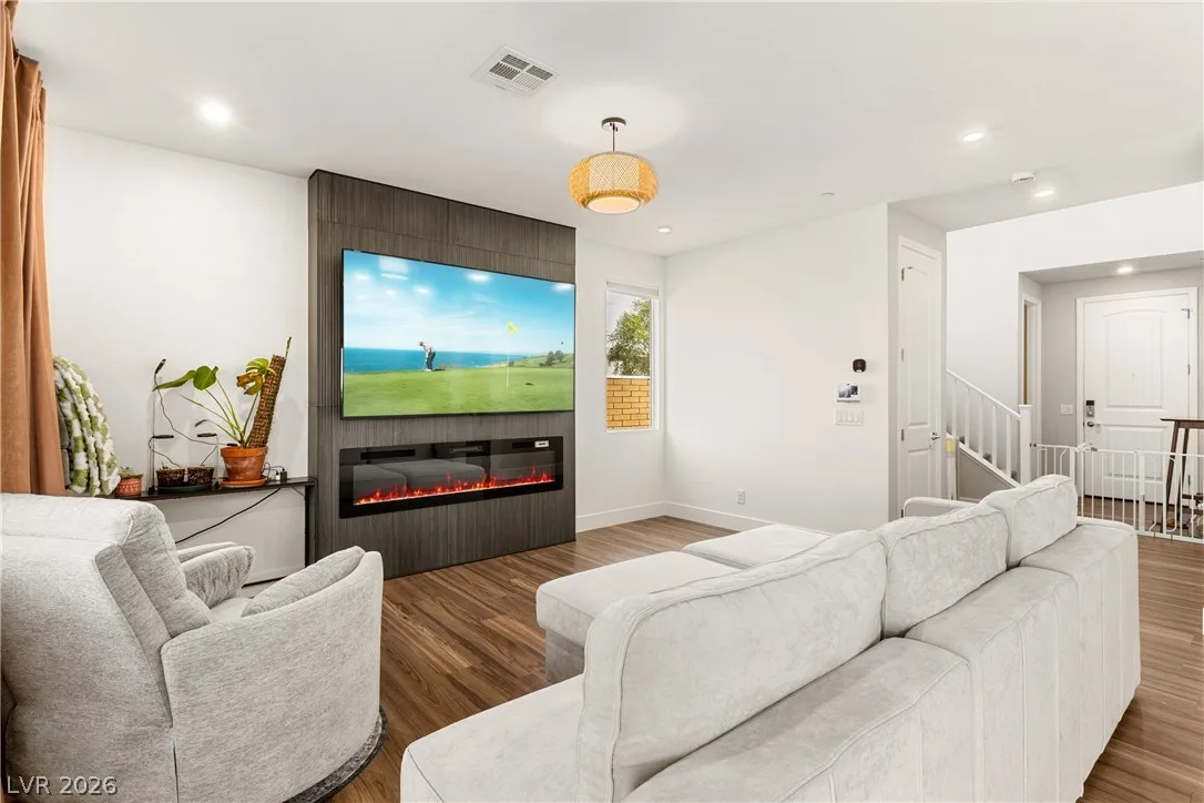 863 Benning Street — photo 3