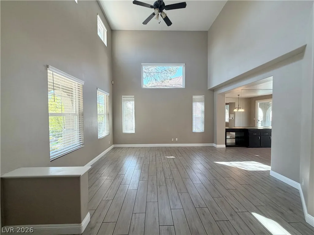 2317 Thayer Avenue — photo 4