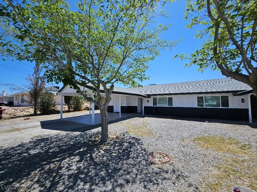 1083 East Calvada Boulevard B — photo 2
