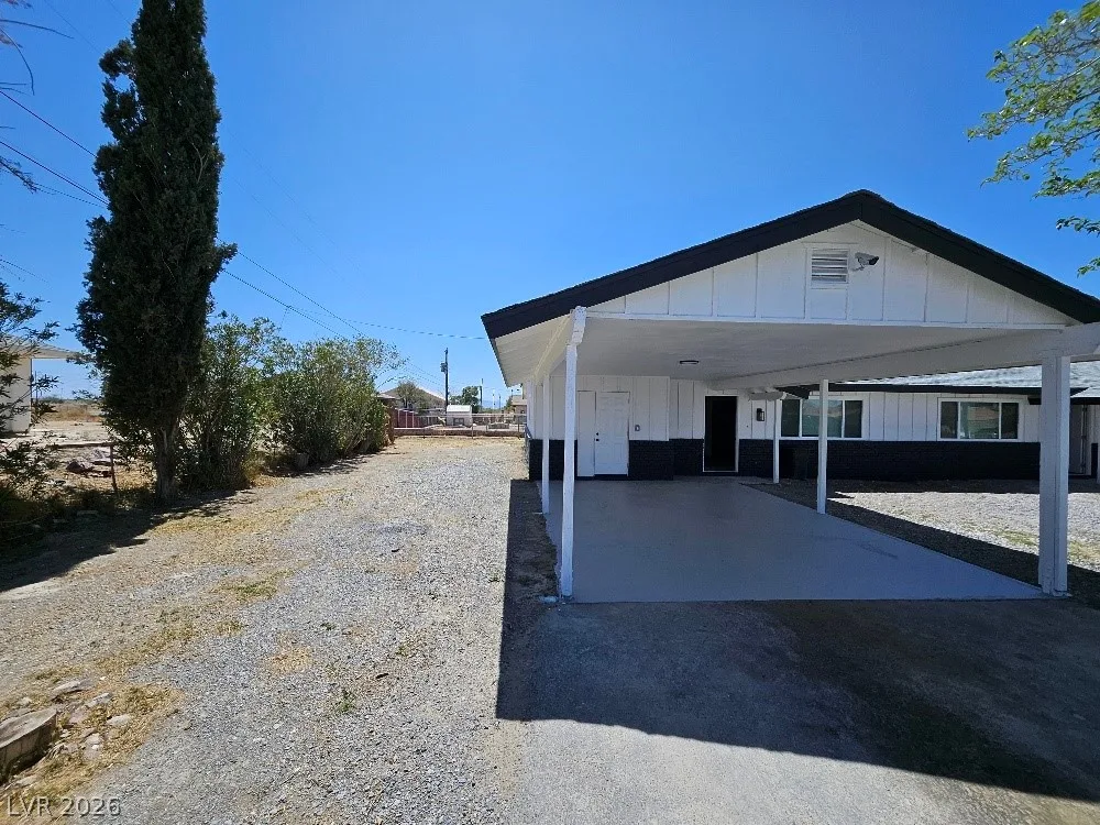1083 East Calvada Boulevard B — photo 4
