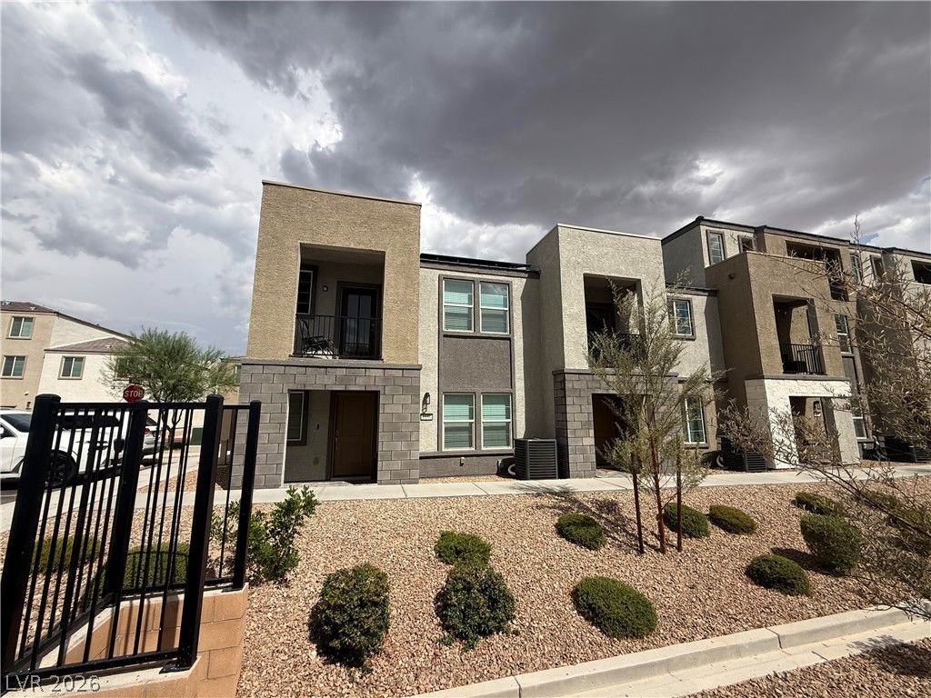 6131 Garden Oasis Street — photo 2