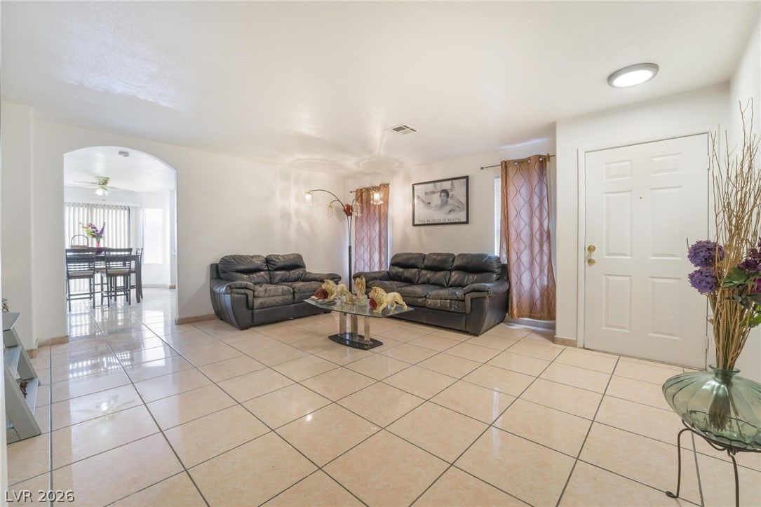 6548 Shining Sand Avenue — photo 5 of 28