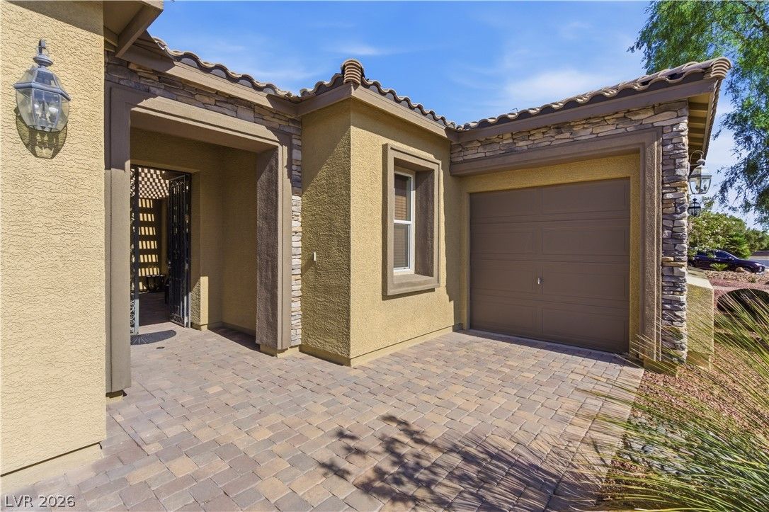 8618 Amber Autumn Street — photo 3