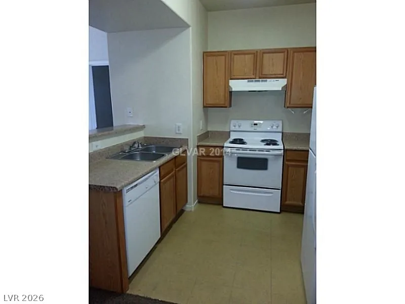 2121 HUSSIUM HILLS Street 206 — photo 2
